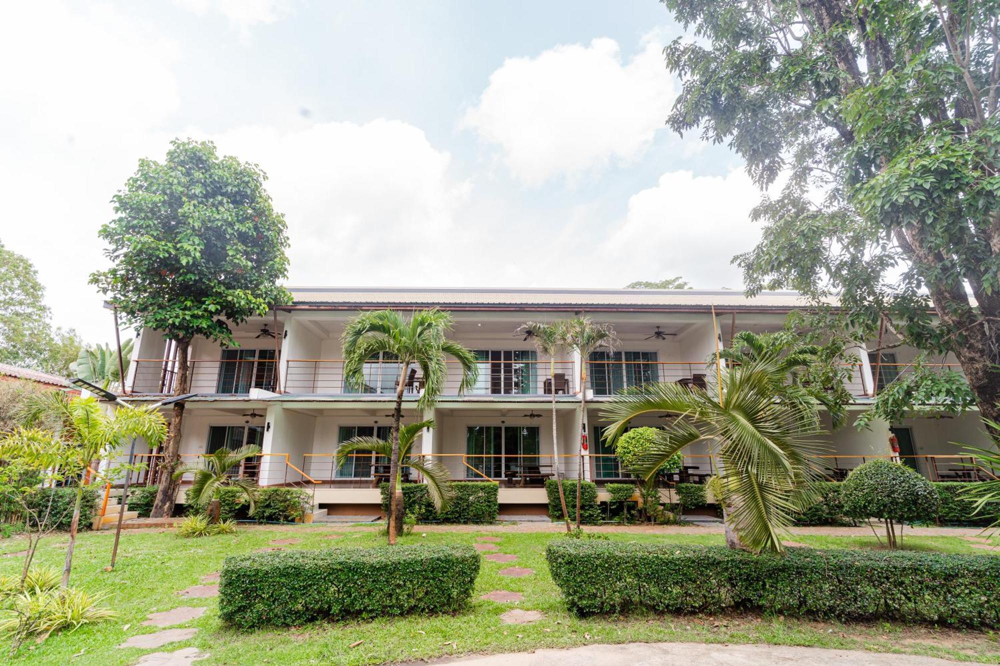 אובון רטצ'תאני Baan Suan Khun Ta And Golf Resort מראה חיצוני תמונה