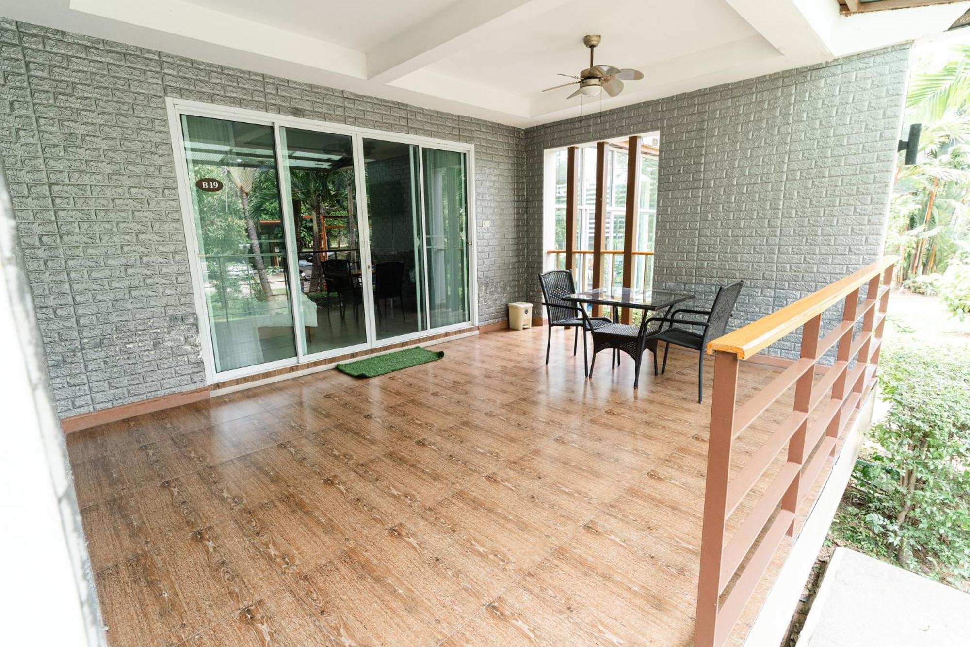 אובון רטצ'תאני Baan Suan Khun Ta And Golf Resort מראה חיצוני תמונה