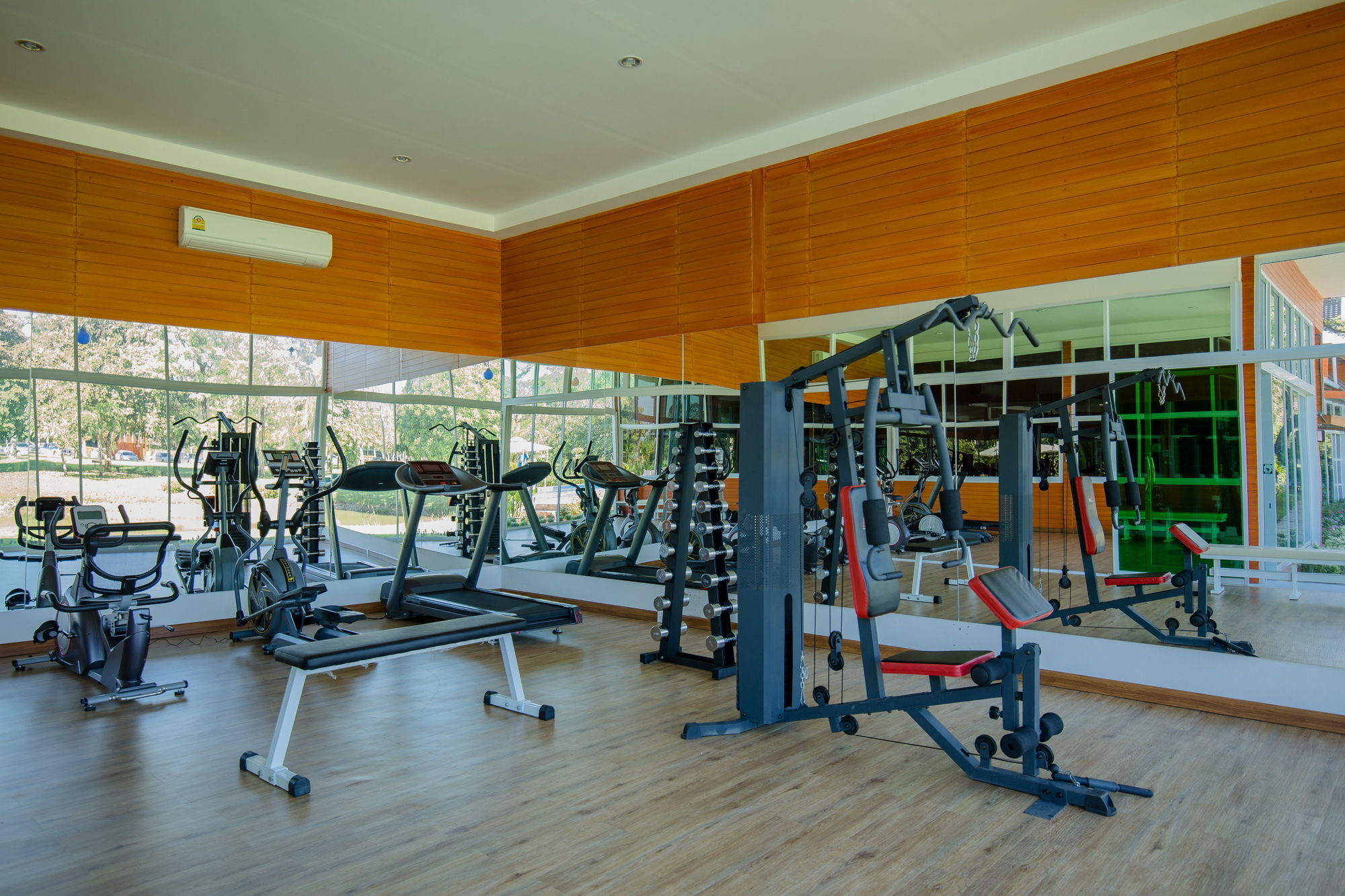 אובון רטצ'תאני Baan Suan Khun Ta And Golf Resort מראה חיצוני תמונה